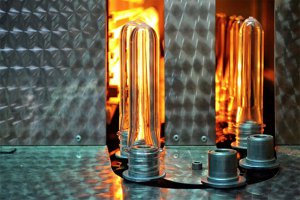 The short-wave radiation emitted by the infrared lamp is easily absorbed by the PET preform.